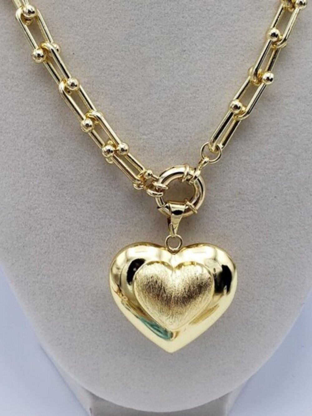 18k Gold Plated Heart Pendant Horse Shoe Necklace - Picture 6 of 10